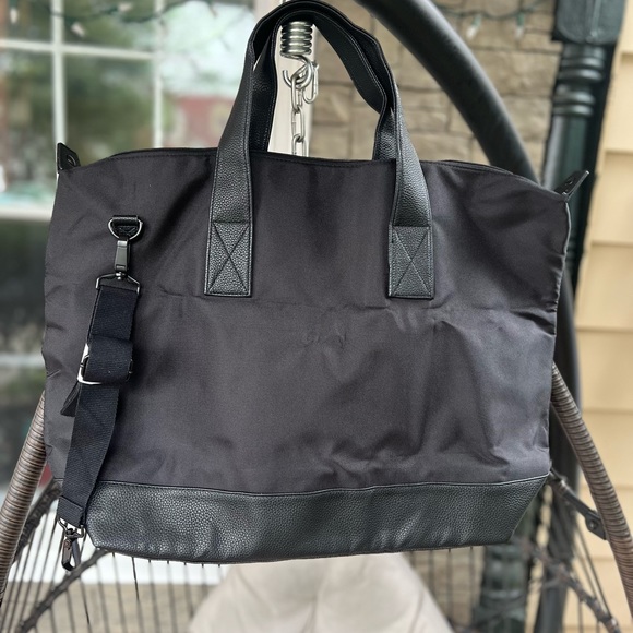 YVES SAINT LAUREN PERFUME BLACK TRAVEL BAG - Picture 8 of 16